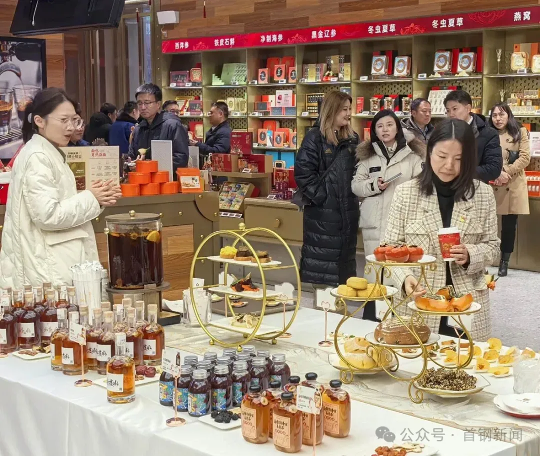 同仁堂知嘛健康草本咖啡区与产品陈列,中药与咖啡的创新融合