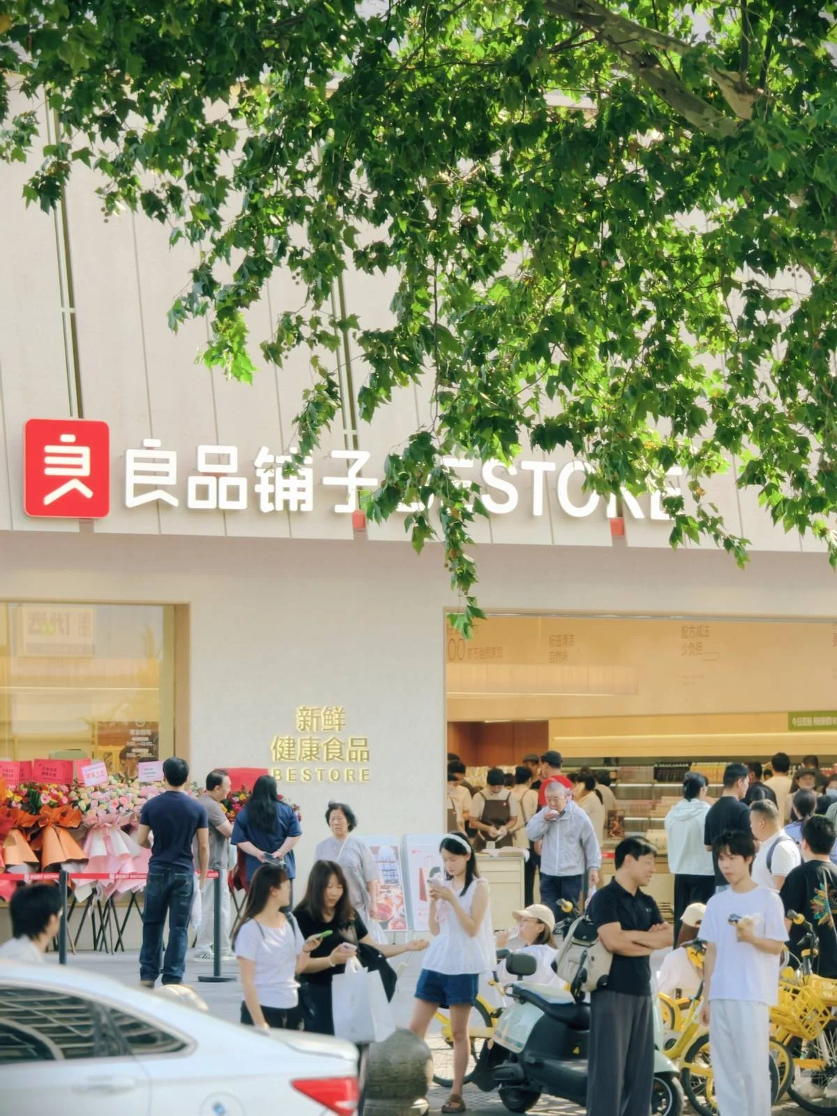 良品铺子7.0门店全景呈现从零食专卖到鲜食生活空间的转型