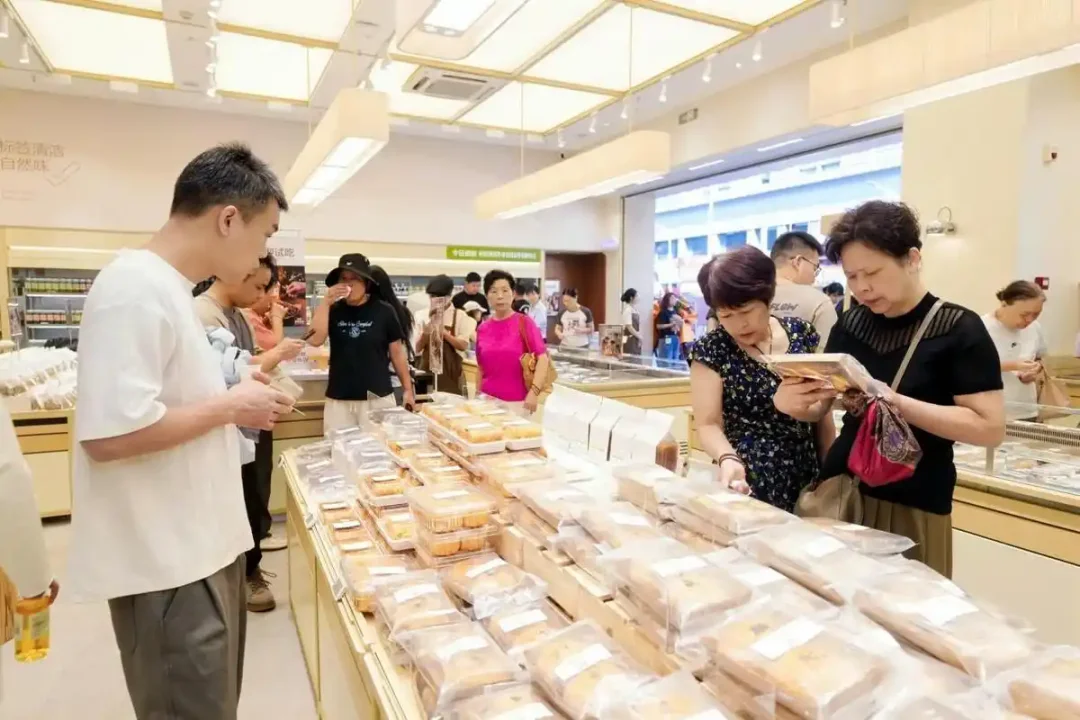 良品铺子现制饮品区当日现制不隔夜主打健康新鲜理念