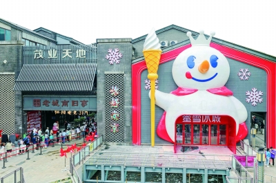 蜜雪冰城2000㎡旗舰店:平价品牌的大店模式靠什么赚钱