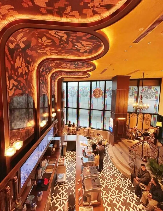 瑞幸上海花园洋房主题店，老钱风民国公馆风格